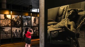 A visitor takes a picture at the Pele Museum, in Santos, Brazil,  on December 27, 2022. - Family members spent Christmas on Sunday with Pele at the Sao Paulo hospital where the legendary footballer is battling worsening cancer as well as kidney and heart problems, according to social media posts by his children. Fans of the player, considered by many the greatest of all time, have been expressing hope for his recovery since he was hospitalized in late November. (Photo by NELSON ALMEIDA / AFP)