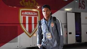 Imagen de Mbappé en una concentración del AS Mónaco.