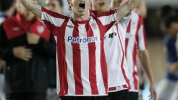 <b>GANAS DE REPETIR. </b>Muniain, con Etxeberria a su espalda, celebra uno de los triunfos conseguidos en su última participación europea.