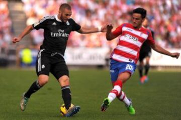 Karim Benzema ante Juan Carlos Pérez.