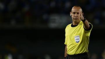 Luis Sánchez, exárbitro colombiano, contó que le ofrecían importantes sumas de dinero para amañar partidos.