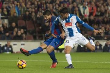 1-0. Luis Suárez anotó el primer tanto.