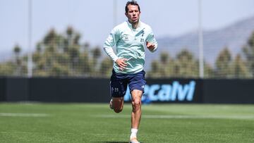 El centrocampista argentino Augusto Solari corre en solitario durante un entrenamiento del Celta.