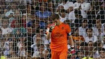 El Bernabéu pitó a Casillas y un sector dijo 'Florentino dimisión'