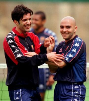 Figo en un entrenamiento en el Barçá junto a Ivan De la Peña.