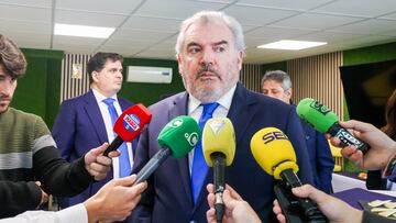 Manuel Vizcaíno en el brindis de Navidad del club.