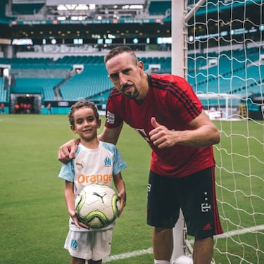 James y Robben compartiendo fútbol en Miami