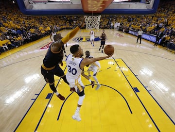 La victoria de los Warriors en el primer partido en imágenes