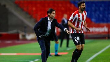 Marcelino con Balenziaga ante el Barça.