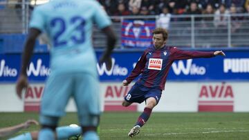 (8) Takashi Inui during the Spanish La Liga soccer match between S.D Eibar and F.C Barcelona, at Ipurua stadium, in Eibar, northern Spain, Saturday, February, 17, 2018.