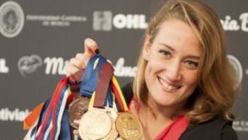 Mireia, con sus medallas.