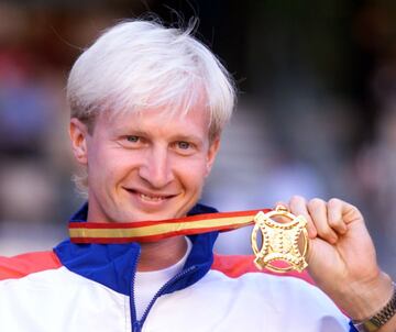 En Barcelona 1992, el destinado a llevarse la gloria era Serguei Bubka. Pero los laureles y el oro se los puso Maksim Tarasov. El ruso, que compet¨ªa con el Equipo Unificado (ante la desaparici¨®n de la URSS), templ¨® los nervios ante los tres fallos del ucraniano y se proclam¨® campe¨®n ol¨ªmpico. Su mejor marca son los 6,05 que logr¨® en 1999 en Atenas.