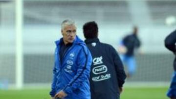 <b>DE ESTRENO. </b>Didier Deschamps, durante un entrenamiento con la selección francesa.