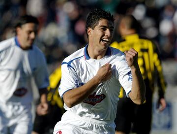 Los inicios de Luis Suárez en el fútbol profesional fueron en uno de los históricos de su país, Nacional. El futbolista nació en Salto, pero a los siete años se mudó a Montevideo. Entró en las categorías inferiores de Nacional y debutó en partido oficial con este club el 3 de mayo de 2005 en Copa Libertadores. Su primer gol oficial lo anotó el 10 de septiembre de 2005. Anotó 12 goles en 34 partidos y ganó la liga 2005-06. Duró muy poco en su país, ya que sus goles despertaron el interés del fútbol europeo.