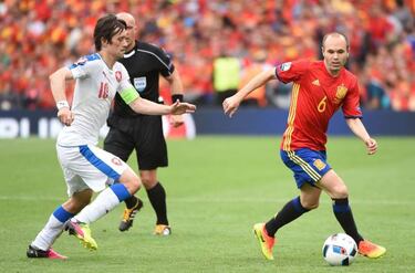 Spain 1-0 Czech Republic: Iniesta, Silva, Piqué... the main men