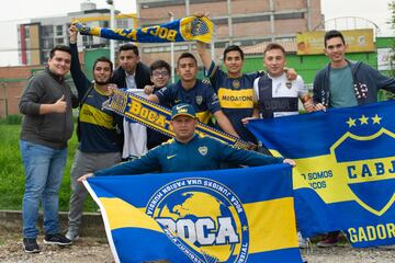 El equipo argentino hizo un trabajo regenerativo en la cancha principal de la Federación Colombia de Fútbol. Villa y Fabra, los dos colombianos presentes. 