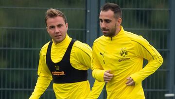 Gotze y Alc&aacute;cer entrenando con el Borussia.