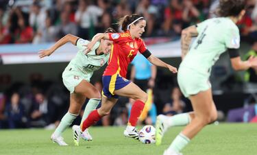 Aitana Bonmati durante una jugada del partido.


