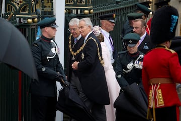 Los ex primeros ministros británicos John Major y Tony Blair.