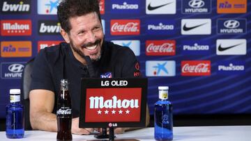 MADRID, 13/06/2020.- El entrenador argentino del Atlético de Madrid Diego Simeone participa en un entrenamiento del equipo en la ciudad deportiva Wanda Atlético en Majadahonda, Madrid, este sábado, en la víspera del partido de