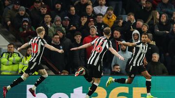 (From L) Newcastle United's English midfielder #10 Anthony Gordon, Nottingham Forest's French defender #36 Loic Mbe Soh and Newcastle United's English midfielder #23 Jacob Murphy celebrate their third goal scored by Aston Villa's Spanish defender #15 Alex Moreno during the English Premier League football match between Aston Villa and Newcastle United at Villa Park in Birmingham, central England on January 30, 2024. (Photo by Adrian DENNIS / AFP) / RESTRICTED TO EDITORIAL USE. No use with unauthorized audio, video, data, fixture lists, club/league logos or 'live' services. Online in-match use limited to 120 images. An additional 40 images may be used in extra time. No video emulation. Social media in-match use limited to 120 images. An additional 40 images may be used in extra time. No use in betting publications, games or single club/league/player publications. /
