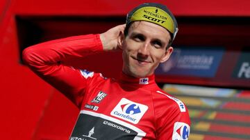 GRAF6665. LUINTRA (OURENSE), 05/09/2018.- El corredor británico Simon Yates (Michelton-Scott) continúa líder de la general tras la undécima etapa de la Vuelta Ciclista a España, disputada hoy entre Mombuey y Luintra, de 207,8 kilómetros de recorrido. EFE/Manuel Bruque