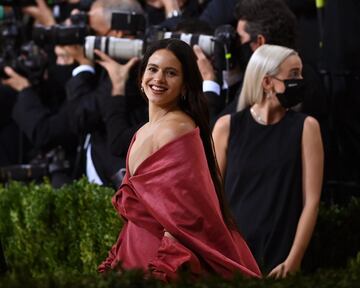 Rosalía arrasa en la gala de los MET con un mantón de Manila