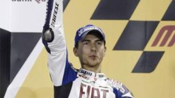 <b>FELIZ. </b>Jorge Lorenzo, en el podio de Qatar.