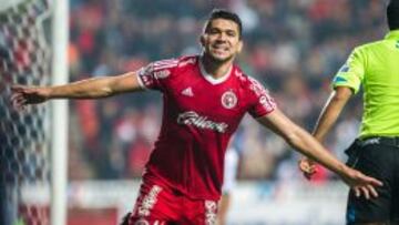 Henry Martín celebra su anotación con el conjunto de Xolos de Tijuana.