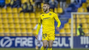 Calero, jugador del Alcorc&oacute;n, durante un partido.