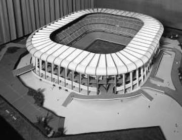 El Estadio Azteca nació a inicio de los años sesenta. Emilio Azcárraga Milmo y Guillermo Cañedo encontraron en la experiencia del arquitecto Pedro Ramírez Vázquez, la visión urbanística que caracteriza al recinto, fortalecida también por el arquitecto Rafael Mijares Alcérreca, co-diseñador del estadio.