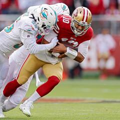 Jimmy Garoppolo sufrió fractura de pie y estará fuera el resto del año