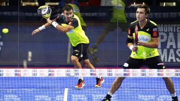 Pablo Lima en la acción de saque.