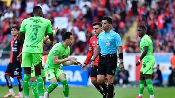 Referee Adonai Esocbedo during the 14th round match between Atlas and FC Juarez as part of the Liga BBVA MX, Torneo Clausura 2025 at Jalisco Stadium, on April 05, 2025 in Guadalajara, Jalisco, Mexico.