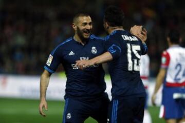 Benzema celebra el 0-1 con Carvajal.