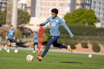 Lázaro Vinicius, en su primer entrenamiento con la UD Almería tras su cesión en el Palmeiras.