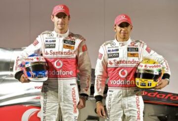 Jenson Button y Lewis Hamilton en la presentación del Mclaren Mercedes para la temporada 2010