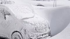 Casi 4 metros de nieve y lucha contra la lluvia gélida en Sierra Nevada