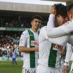 Narváez regala al Córdoba con un golazo el derecho a soñar