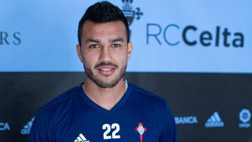El central argentino Gustavo Cabral posa para el Diario As en las instalaciones del Celta.