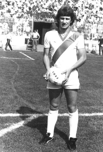 Considerado uno de los mejores delanteros uruguayos de la historia, Fernando Morena s¨®lo estuvo una temporada en Vallecas, pero se han convertido en el m¨¢ximo goleador de La Franja en Primera Divisi¨®n, durante una temporada. Su buen hacer, 28 goles en 34 partidos, provoc¨® que el Valencia se hiciera con sus servicios.