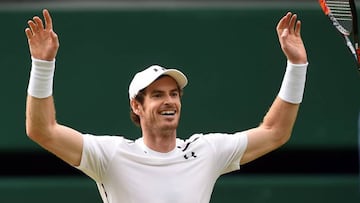 . Wimbledon (United Kingdom), 10/07/2016.- Andy Murray of Britain celebrates after beating Milos Raonic of Canada in the men's singles final of the Wimbledon Championships at the All England Lawn Tennis Club, in London, Britain, 10 July 2016. (Londre