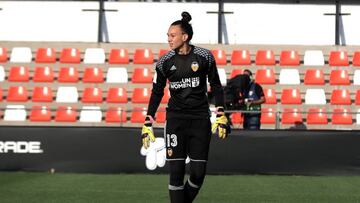 Endler: primer pase de la historia del fútbol femenino en España