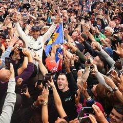 Hamilton: "Me encanta pilotar. Mi retirada es poco probable"