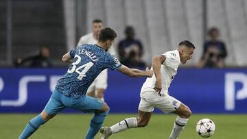 Marseille (France), 01/11/2022.- Marseille's Alexis Sanchez (R) and Tottenham's Clement Lenglet (L) in action during the UEFA Champions League group D soccer match between Olympique Marseille and Tottenham Hotspur, in Marseille, France, 01 November 2022. (Liga de Campeones, Francia, Marsella) EFE/EPA/GUILLAUME HORCAJUELO