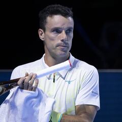 Shapovalov frena a Bautista