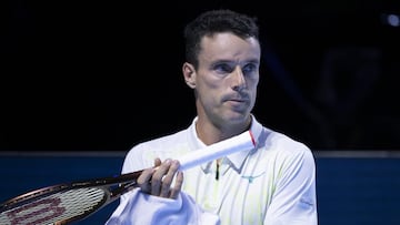 Shapovalov frena a Bautista