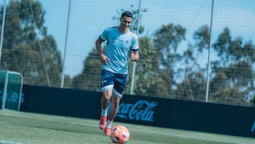 El extremo marroquí Jones El-Abdellaoui, durante un entrenamiento del Celta en las instalaciones de la ciudad deportiva Afouteza.