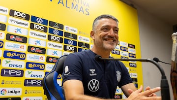 GRAFCAN8767. LAS PALMAS DE GRAN CANARIA (ESPAÑA), 12/08/2022.- El entrenador de la UD Las Palmas, Xavier García Pimienta, ha analizado en rueda de prensa el partido que su equipo disputa este sábado en el estadio de Gran Canaria contra el Real Zaragoza en la primera jornada de LaLiga Smartbank. EFE/Quique Curbelo
