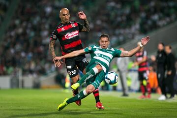 El duelo que cerró la jornada 6 del Clausura 2019 fue el empate sin goles entre Santos y Xolos en el TSM. Miller Bolaños adelantó a los fronterizos y Javier Correa empató por los locales. A pesar de que los Guerreros sumaron, los aficionados comienzan a desesperarse, pues el equipo no puede hilar victorias.